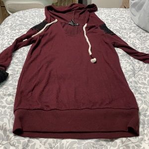 maroon hoodied tee shirt